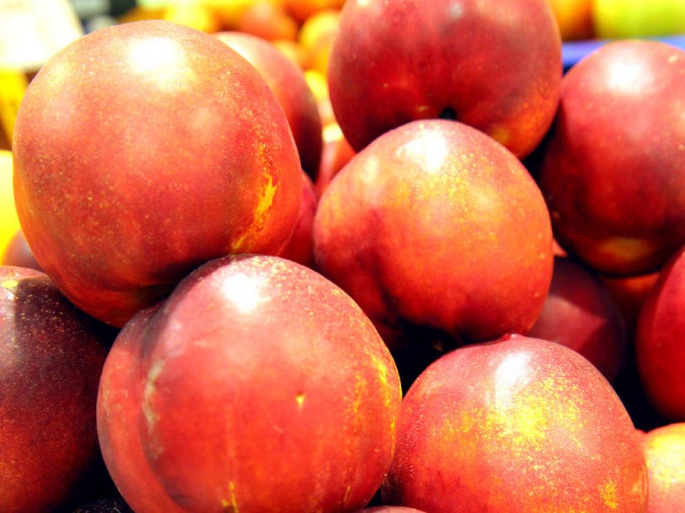 Fruta, verduras y pescado, son los alimentos cuya compra se reduce ante la escasez de presupuesto