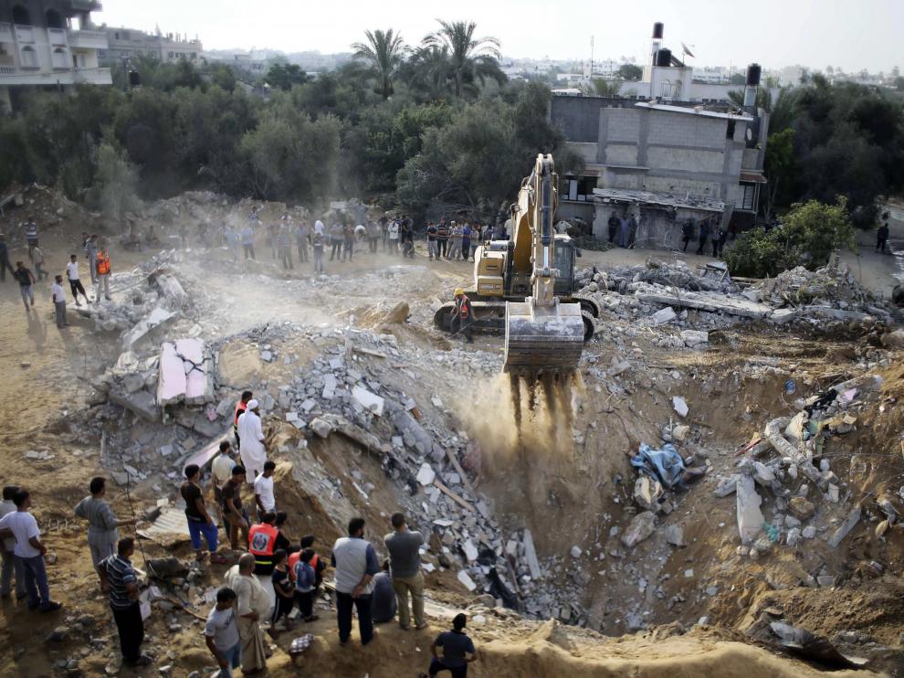 Trabajos de rescate en la ciudad de Gaza