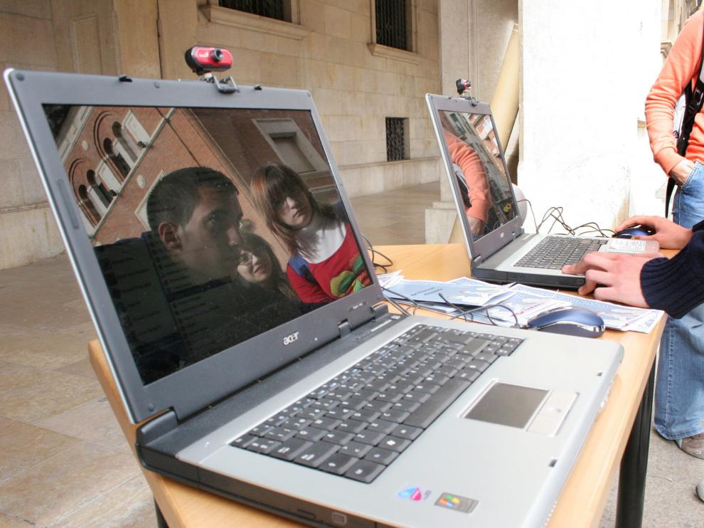Entre los jóvenes apenas existe brecha digital por sexos y no existe ninguna diferencia entre chicos y chicas en las edades infantiles