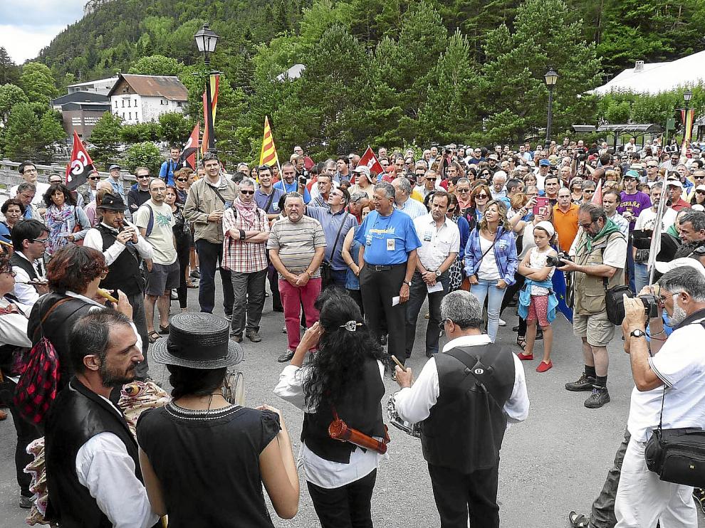 La participación en el acto reivindicativo de ayer en Canfranc fue mayor que en años anteriores.