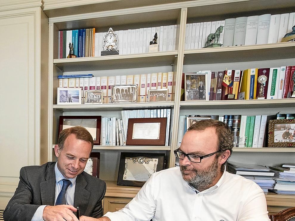 Christian Lapetra y Fernando Sainz de Varanda en el acto de constitución de la Fundación