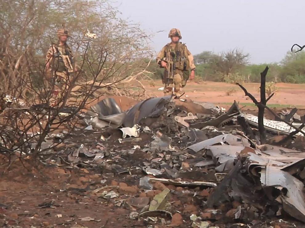Restos del avión siniestrado en Mali