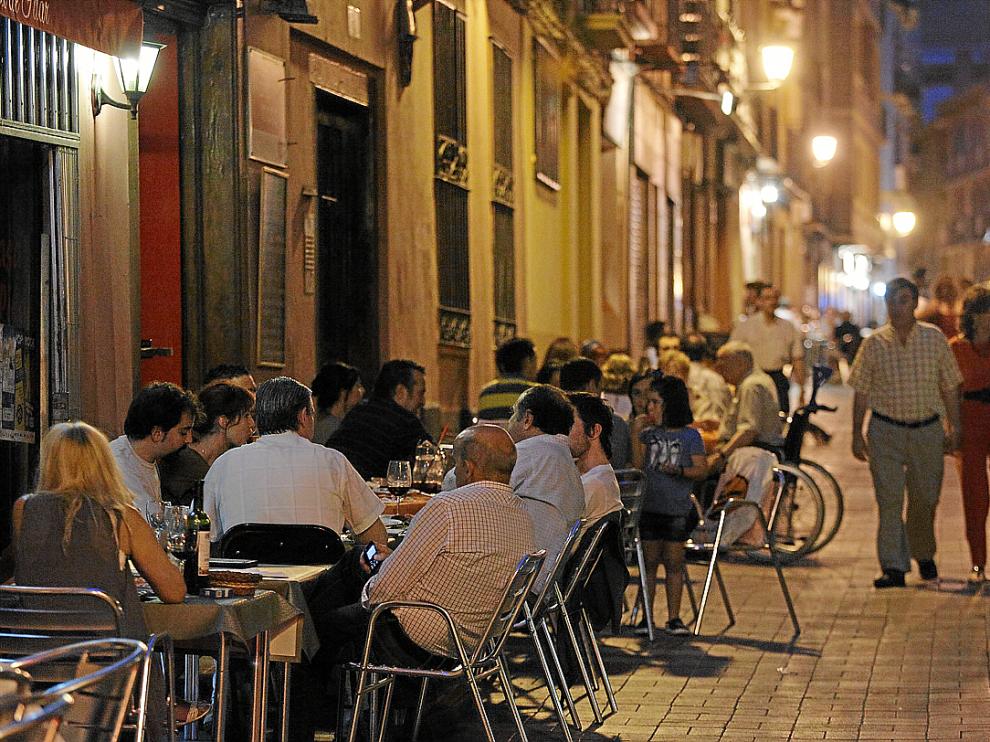 Terrazas en la calle de Heroísmo, que se encuentra entre las catalogadas como área saturada.