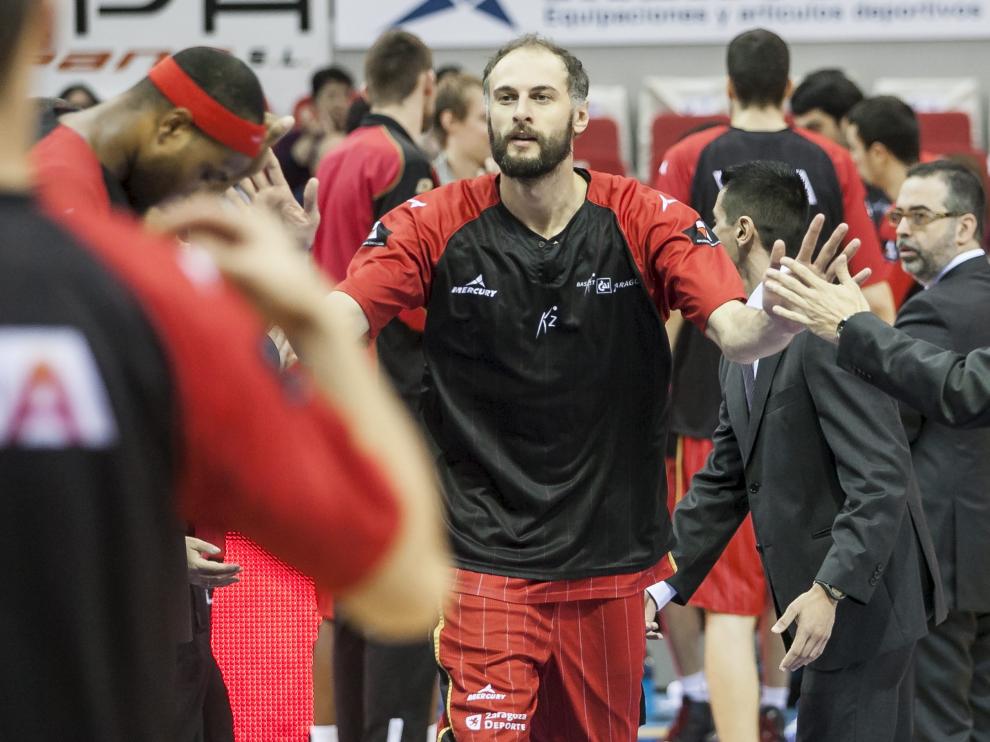 Sanikidze, antes de un partido del CAI Zaragoza