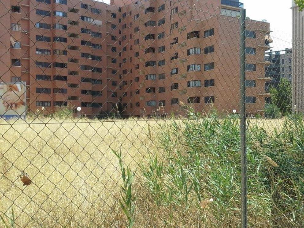 Estado del solar destinado a centro de salud en el barrio de Jesús