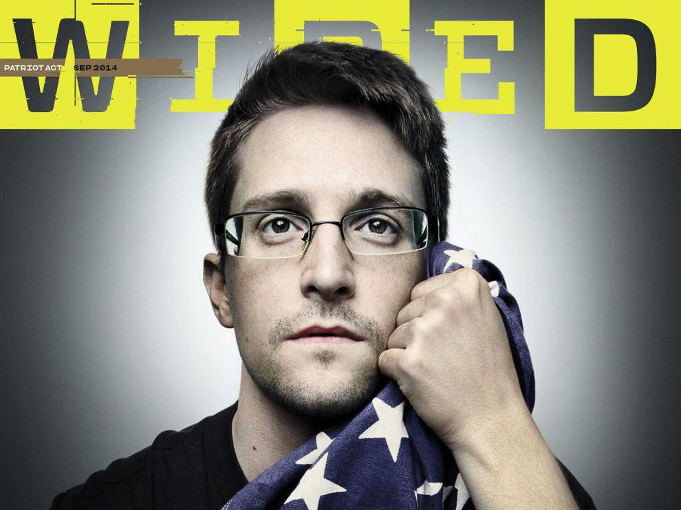 Al comienzo de la entrevista Snowden se sentía nervioso ante la idea de posar con la bandera