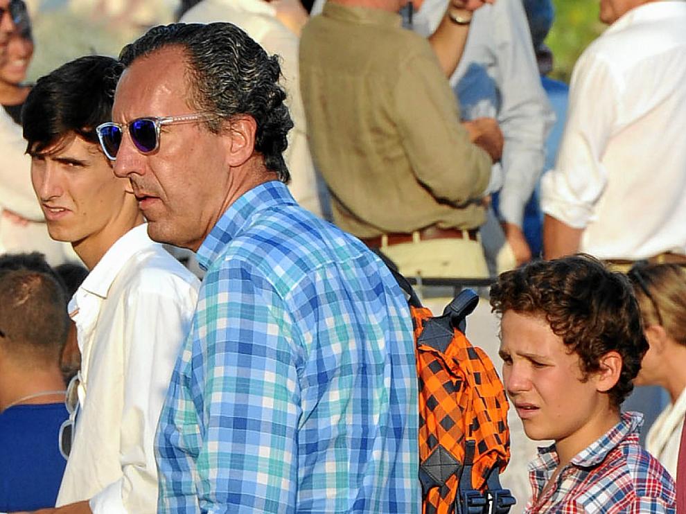 Jaime de Marichalar y su hijo Felipe, en Sotogrande.