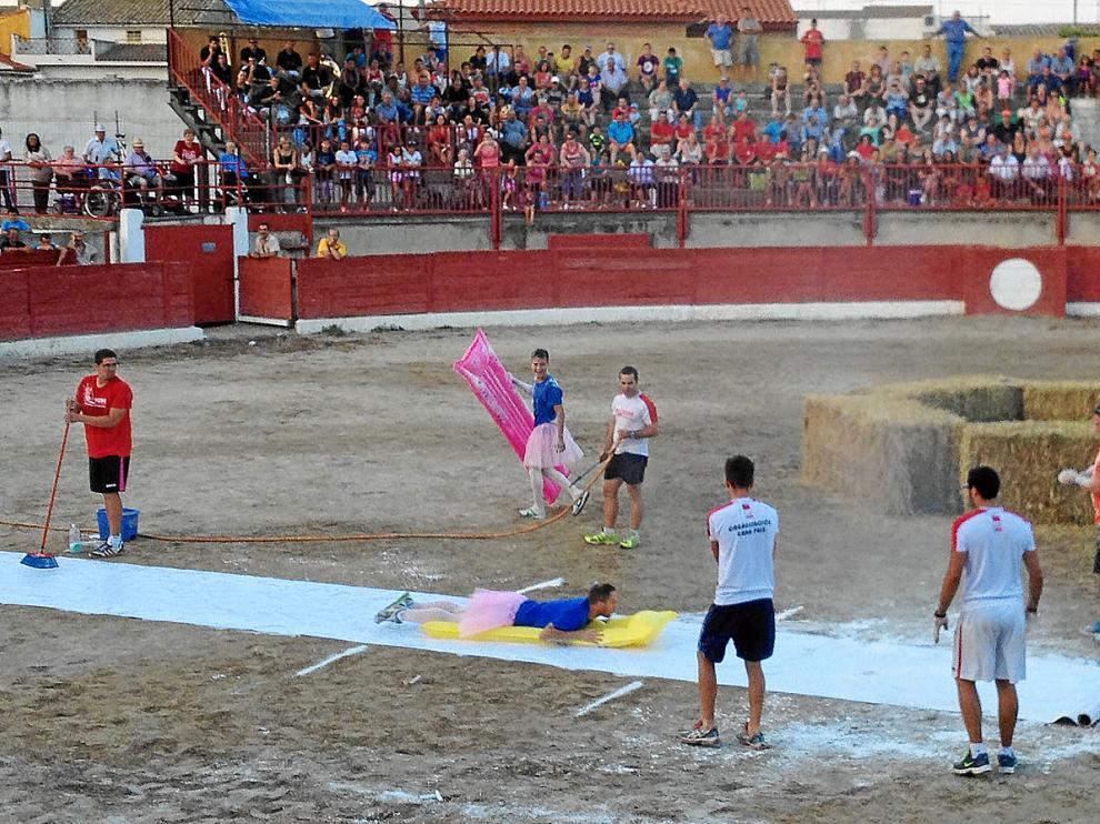 Participantes del Gran Prix durante una prueba del concurso, ayer en la plaza de toros.