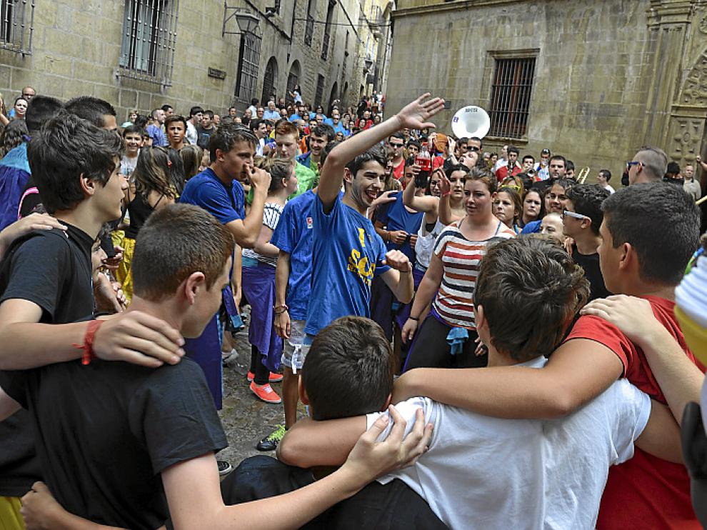 La alegría y el baile estallaron en el centro de la localidad.