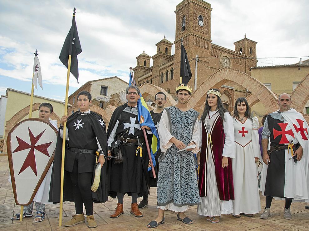 El rey Alfonso I y Urraca junto a su comitiva en la plaza mudéjar.