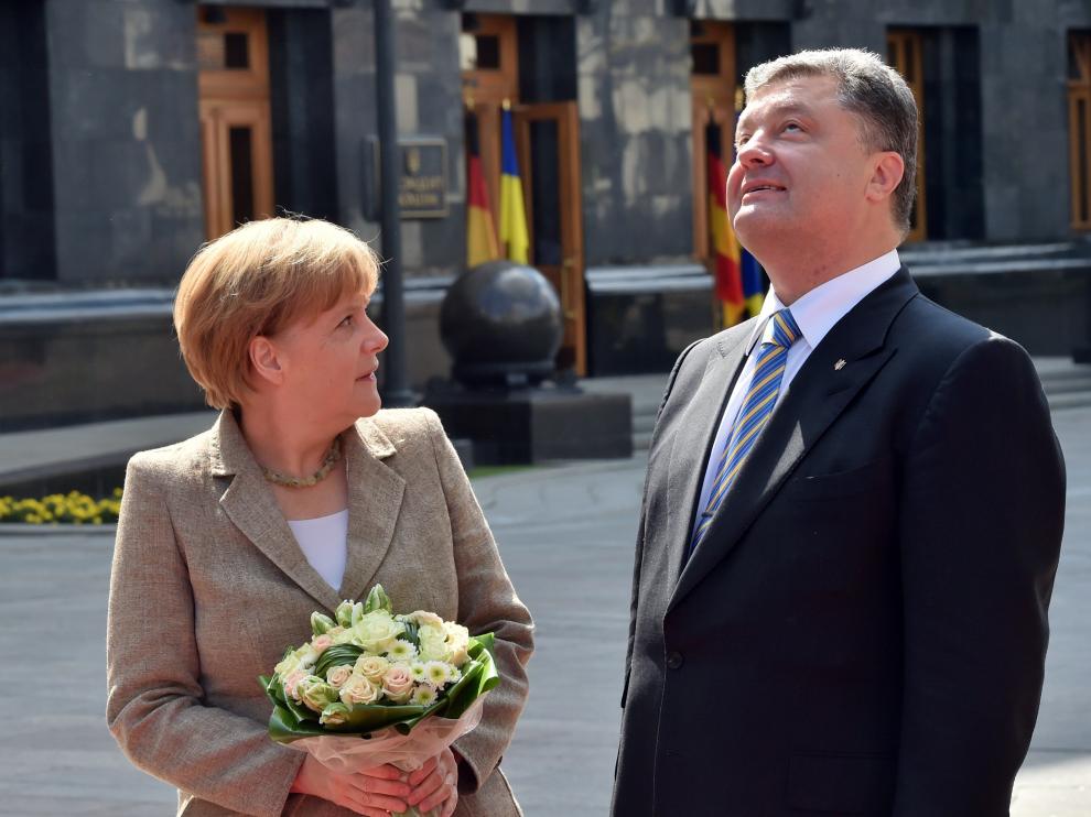 La visita de Merkel visibiliza el apoyo alemán a Kiev