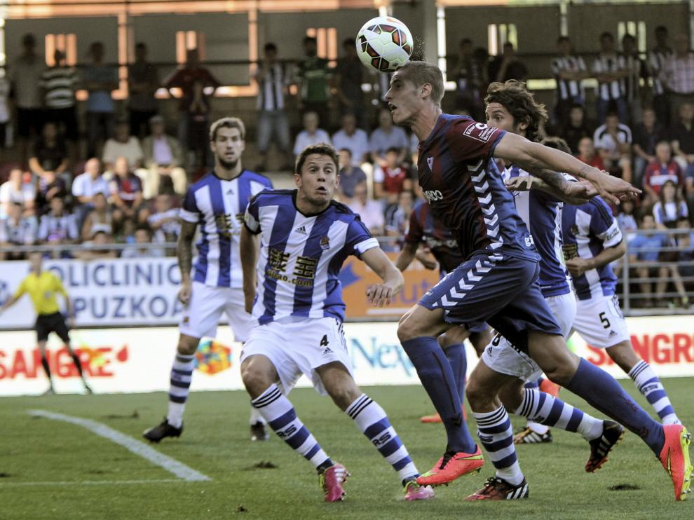 El campo de Ipurúa vivió una fiesta en el derbi guipuzcoano