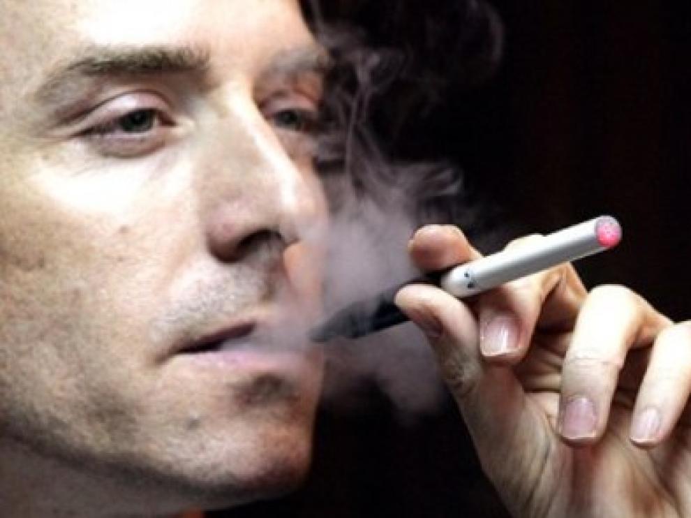 La OMS considera que la información existente sobre los cigarrillos electrónicos es insuficiente.