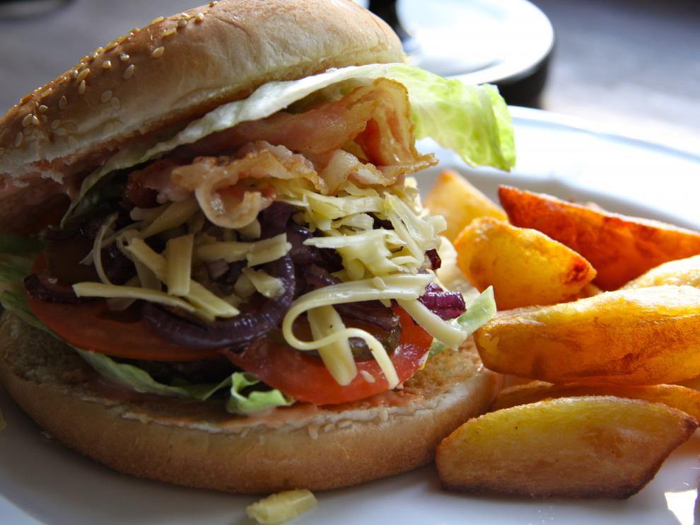 La OMS quiere reducir la comercialización de alimentos con exceso de grasas