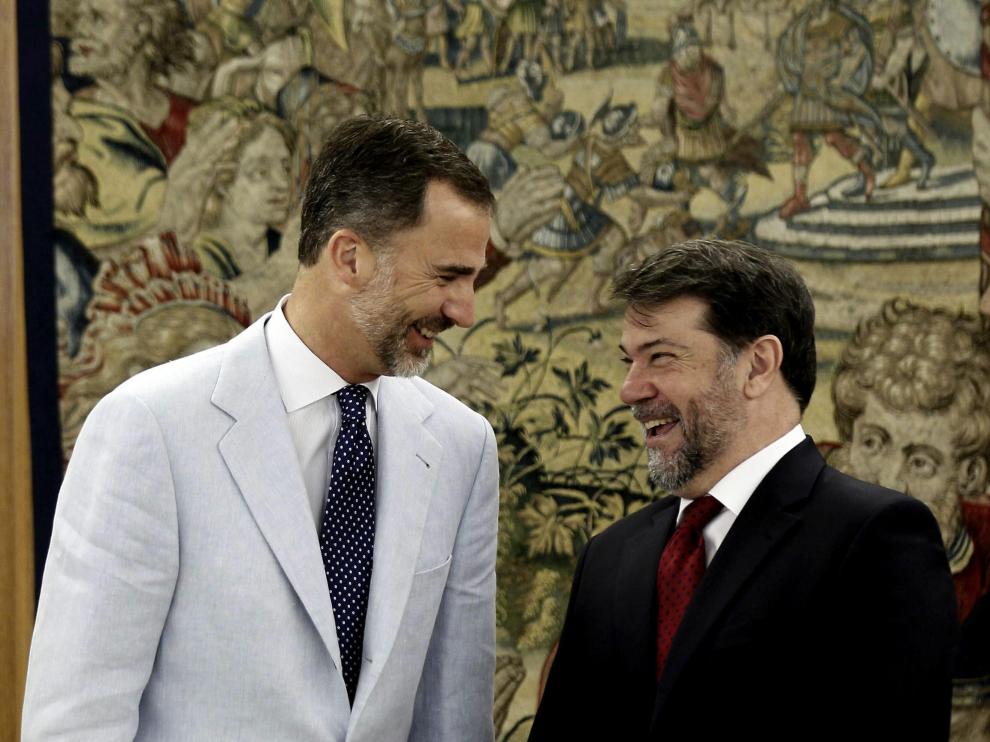 Felipe VI recibe al investigador Pedro Alonso.