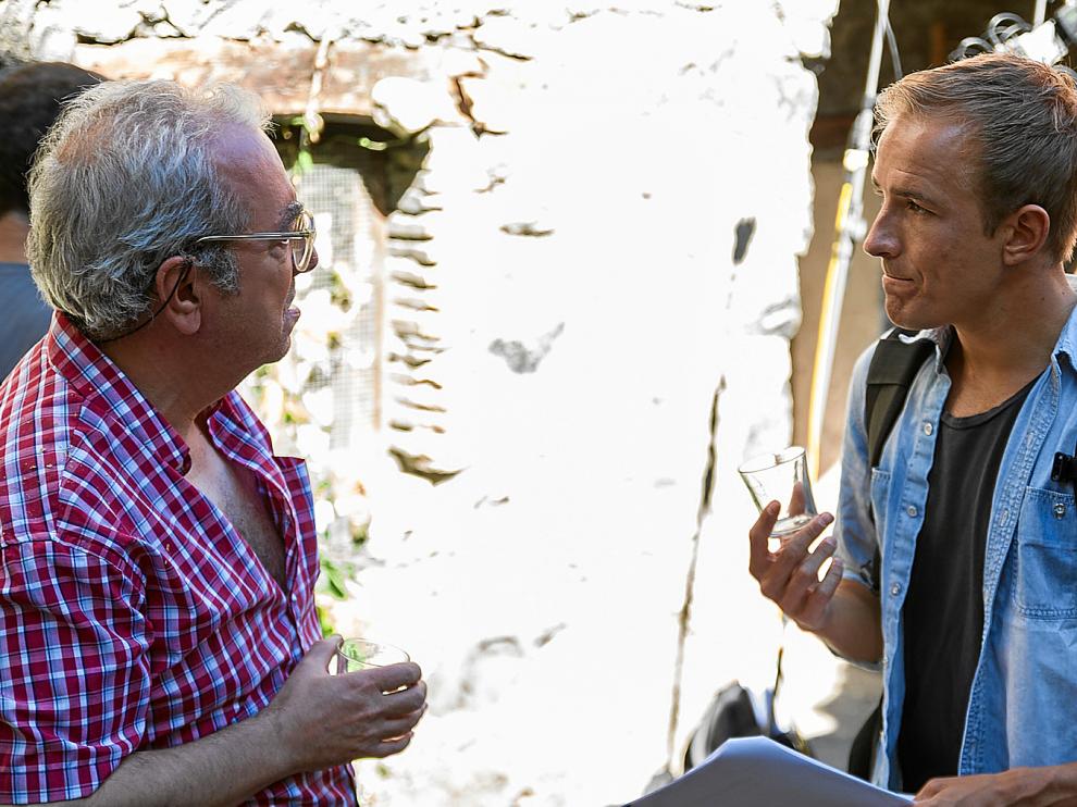 Janfri Topera y Jesse Johnson, en una de las escenas del corto 'Descubriendo a Mosén Bruno' que se rodaron ayer en Saravillo.