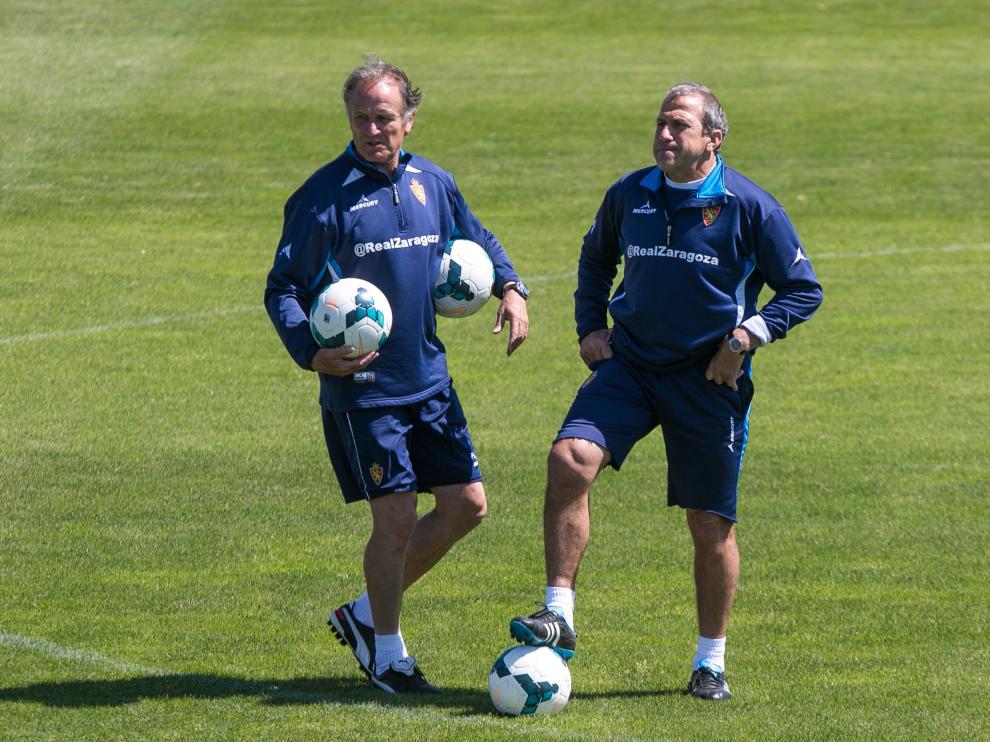 Víctor Muñoz y su ayudante, en un entrenamiento