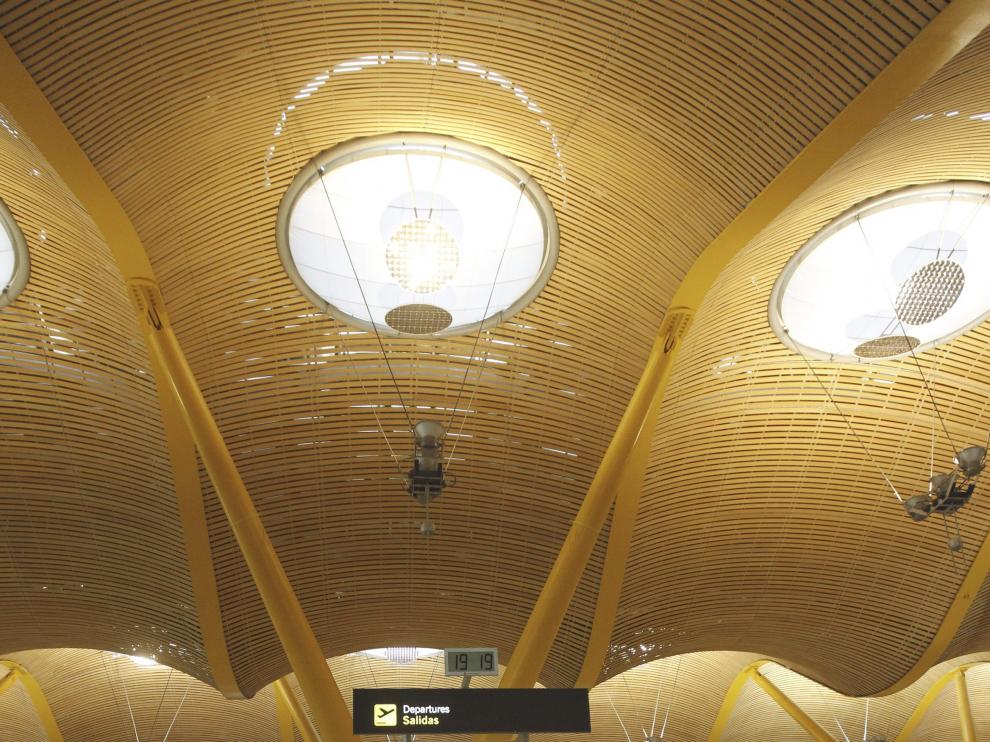Viajeros en un aeropuerto