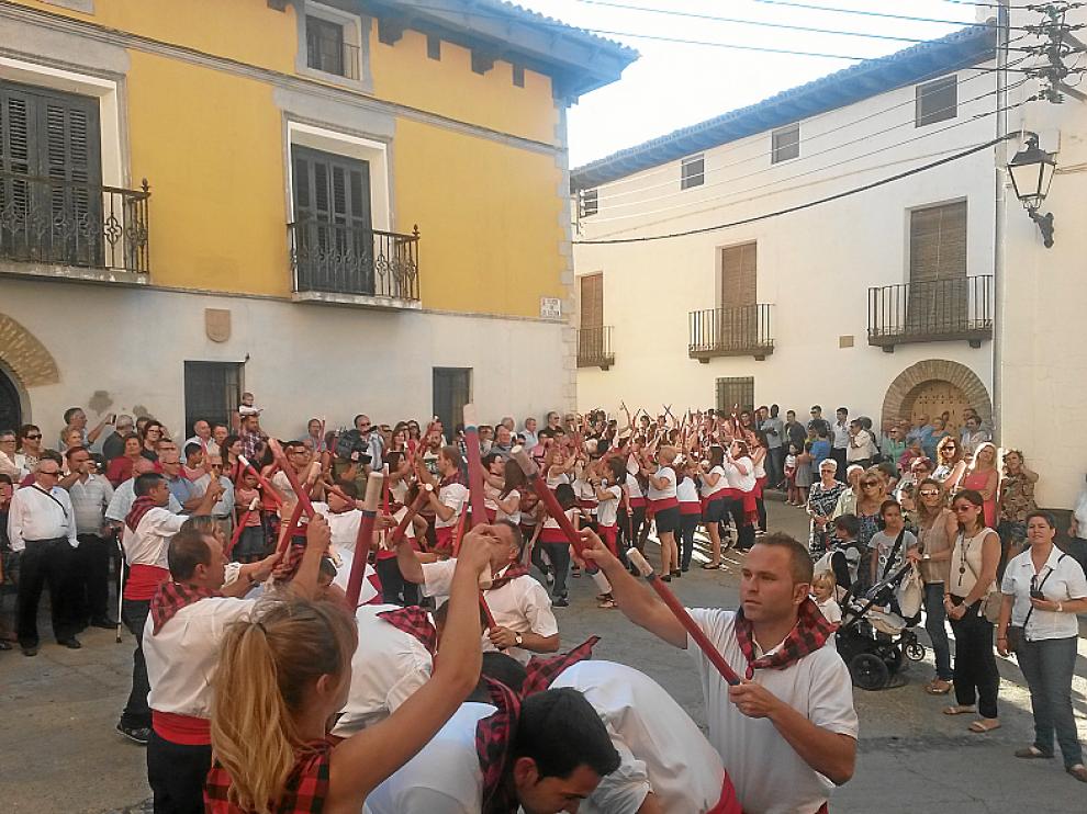 El dance está considerado Fiesta de Interés Turístico de Aragón.