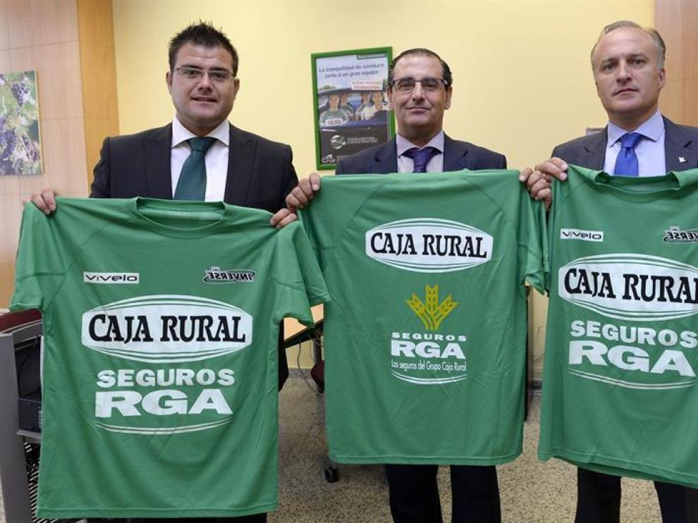 (De izq a dcha) el director provincial de Caja Rural de Soria, Javier Diago; el director de comunicación de Caja Rural de Zamora, Nacrciso Prieto, y el director provincial de Caja Viva, Jorge Esteban,