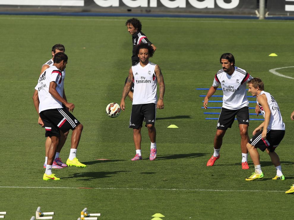 Khedira, con sus compañeros, en un entrenamiento del Real Madrid