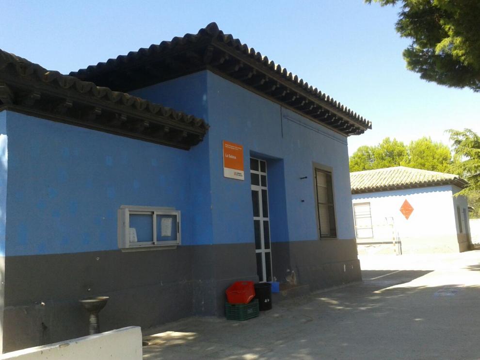 El C. R. A. La Sabina, en la localidad zaragozana de Nuez de Ebro, comenzará el curso con una de sus aulas cerrada debido a la presencia de amianto.