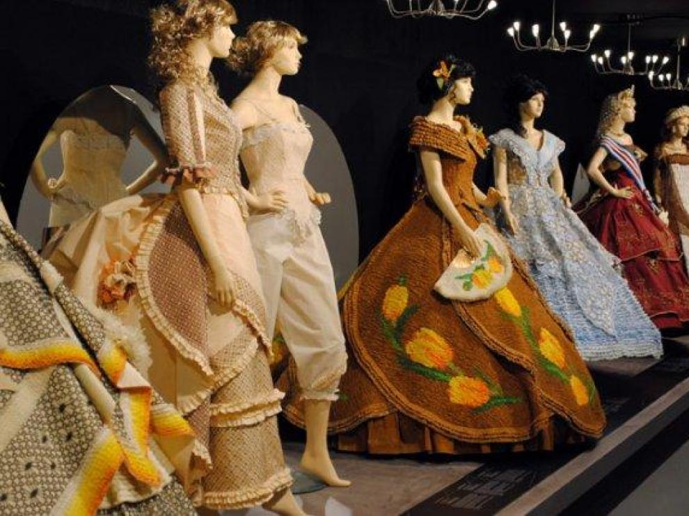Los diseños proceden del Museo de Vestidos de Papel de Mollerusa