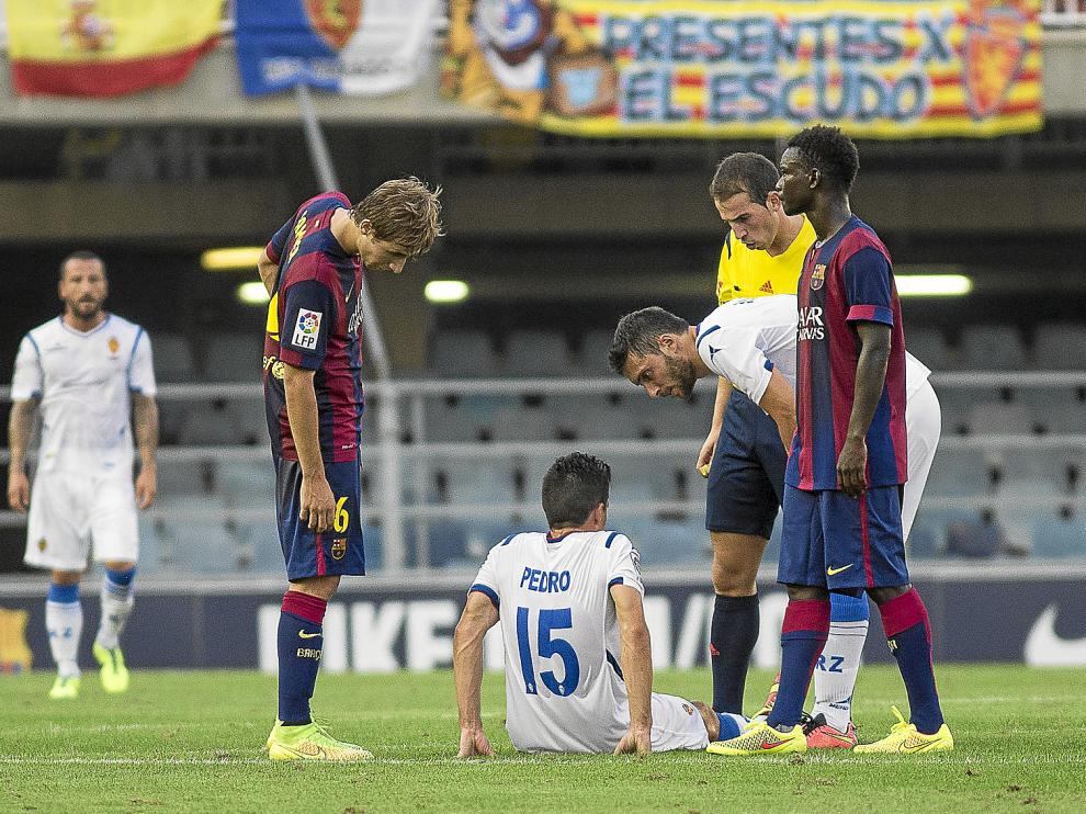 Sánchez se duele de su rodilla en el Mini Estadi.