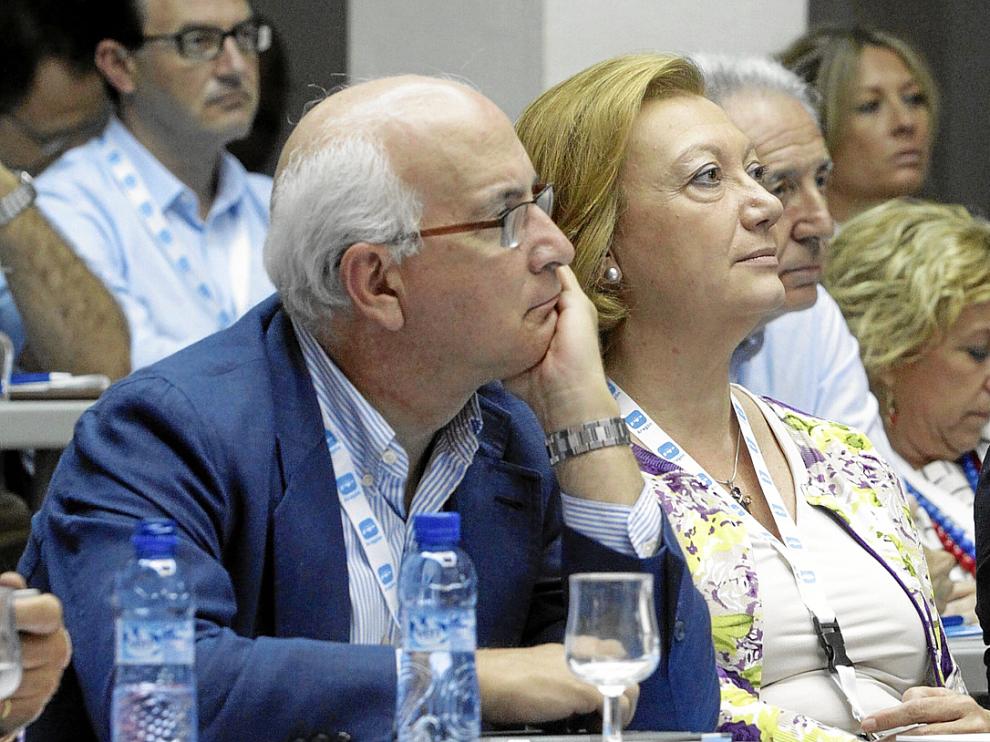 Javier Zarzalejos junto a Luisa Fernanda Rudi, ayer en la Escuela de Verano del PP en Tarazona.