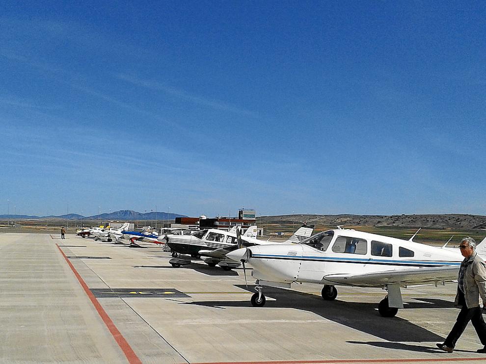 Avionetas de escuelas de vuelo llegan periódicamente al aeropuerto de Teruel.