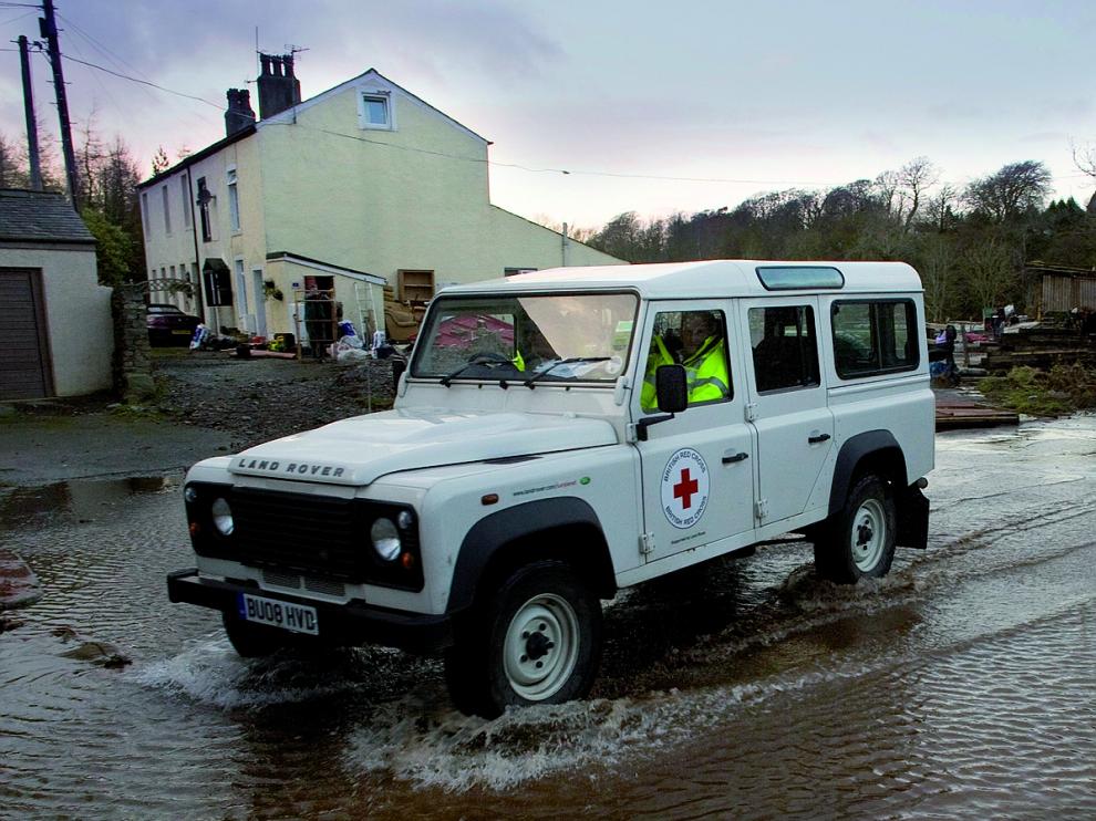 Land Rover y Cruz Roja, con las familias españolas