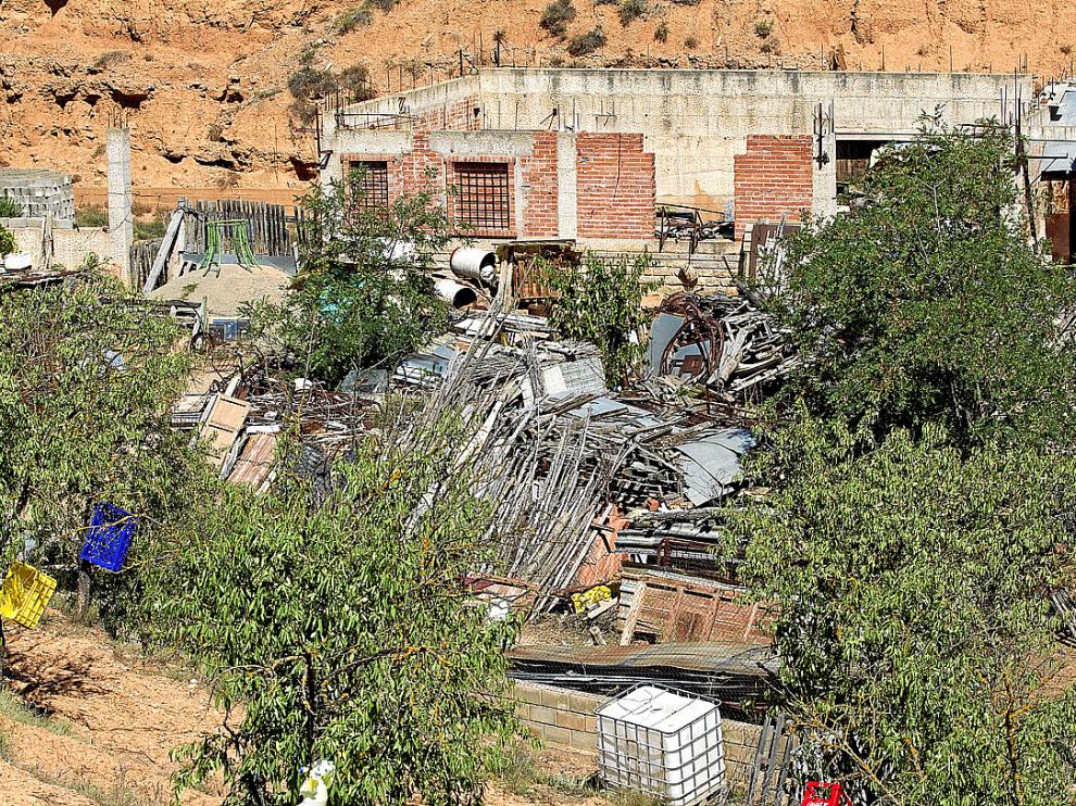 La parcela en la que fueron localizados los explosivos.
