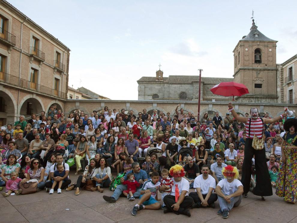 Selfie de narices rojas en Ávila, en homenaje al circo