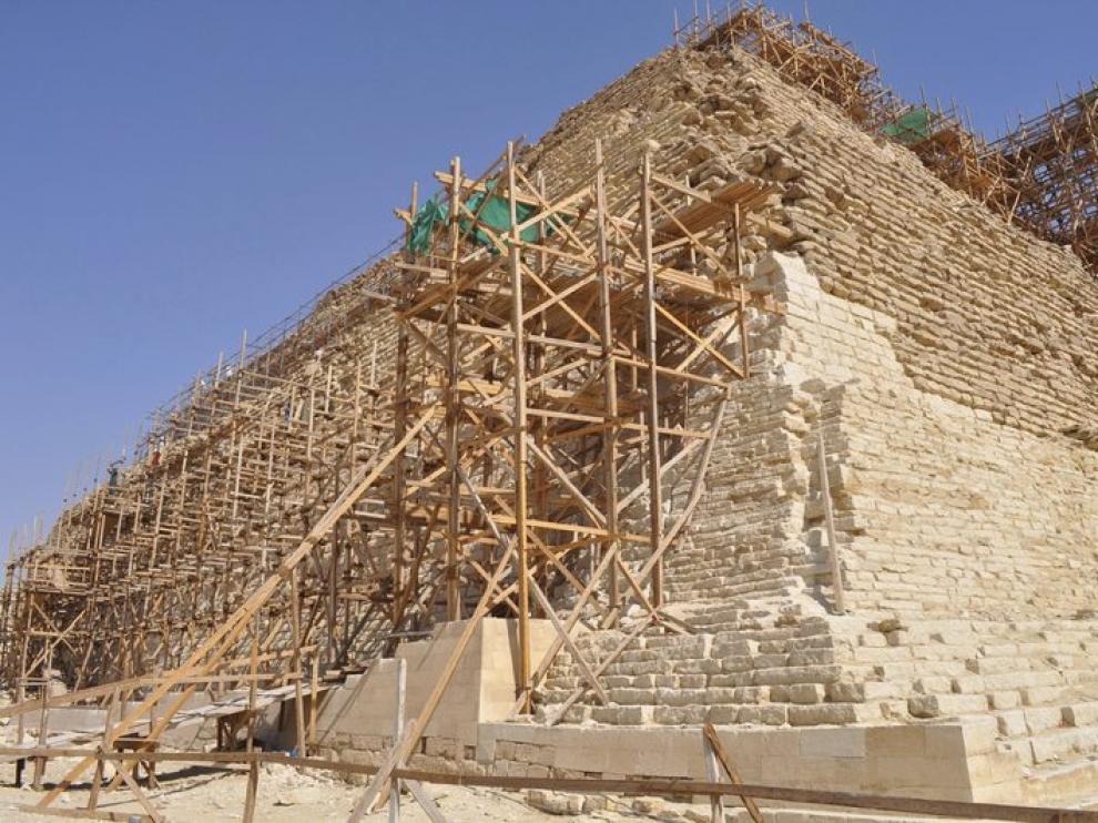 La pequeña pirámide ha sido hallada en la zona de Saqara