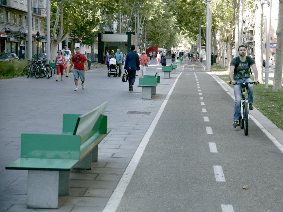 El Observatorio de la Bicicleta pide, a corto plazo, un carril-bici en la calzada de Independencia