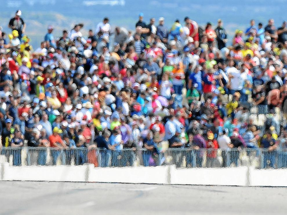 Marc Márquez celebra la victoria en la carrera de Moto GP del Gran Premio de Aragón de 2013.
