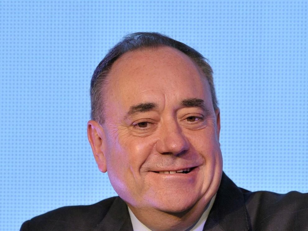 Salmond presenta su dimisión tras el 'no' a la independencia.