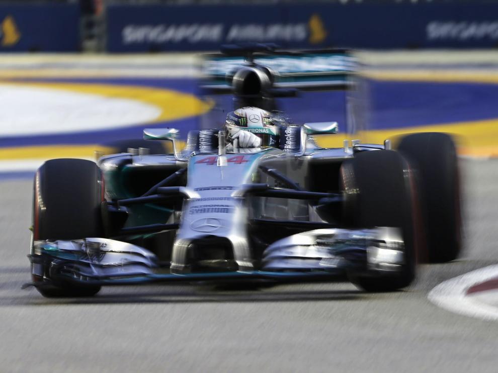 Lewis Hamilton rodando en Marina Bay