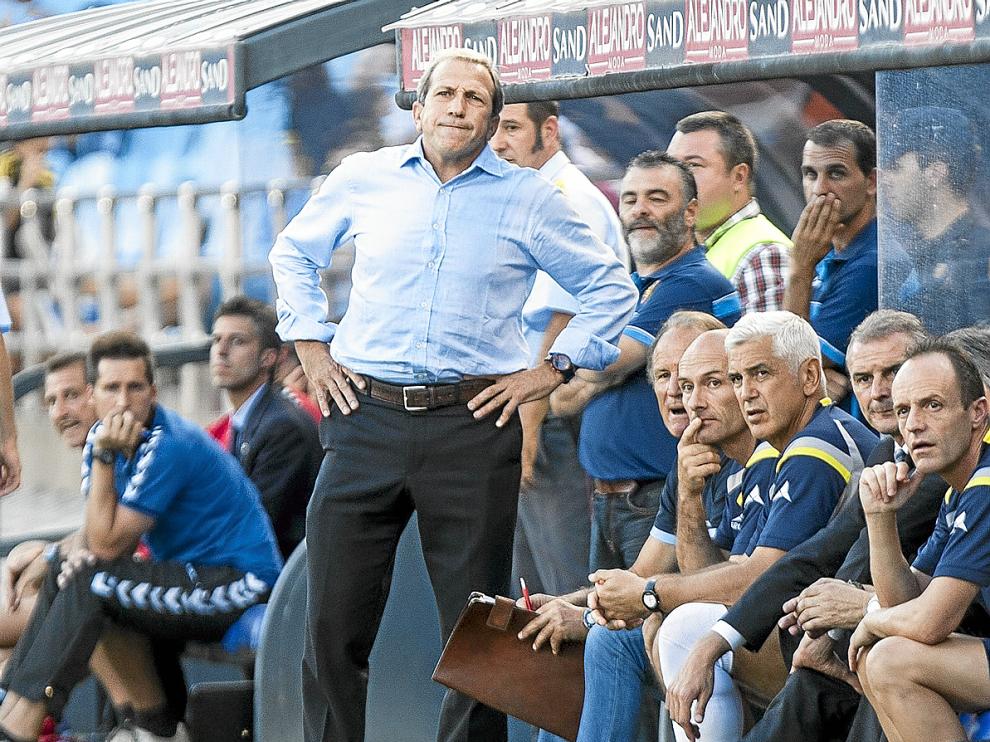 Víctor Muñoz, en la banda, durante el partido de ayer contra el Alavés