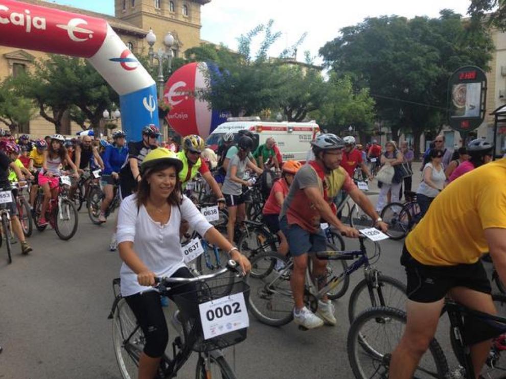 La alcaldesa de Huesca, Ana Alós, se suma al Día de la Bicicleta