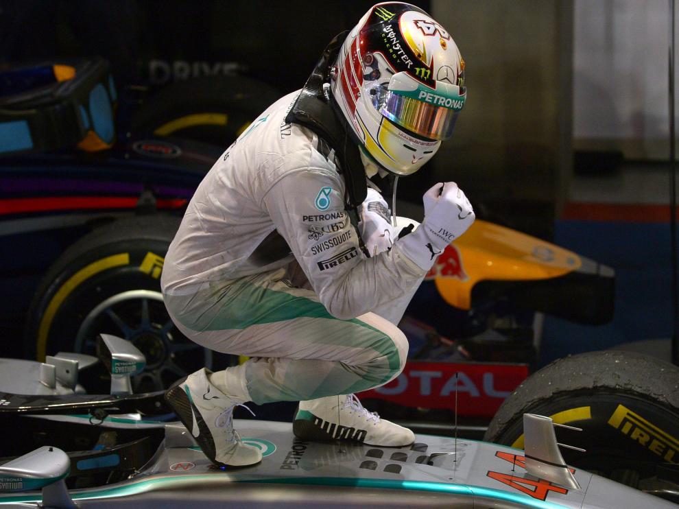 Lewis Hamilton gana en Marina Bay