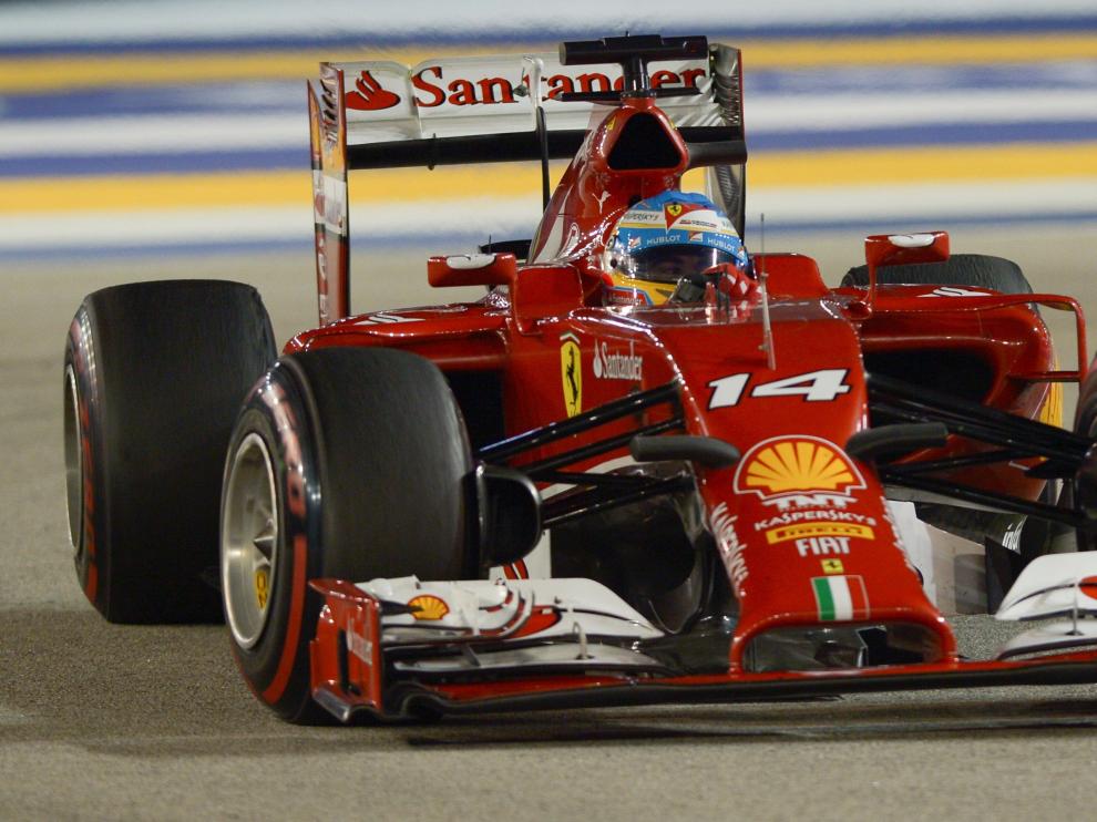 Fernando Alonso rodando en Marina Bay