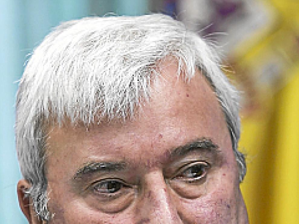 Gustavo Alcalde.