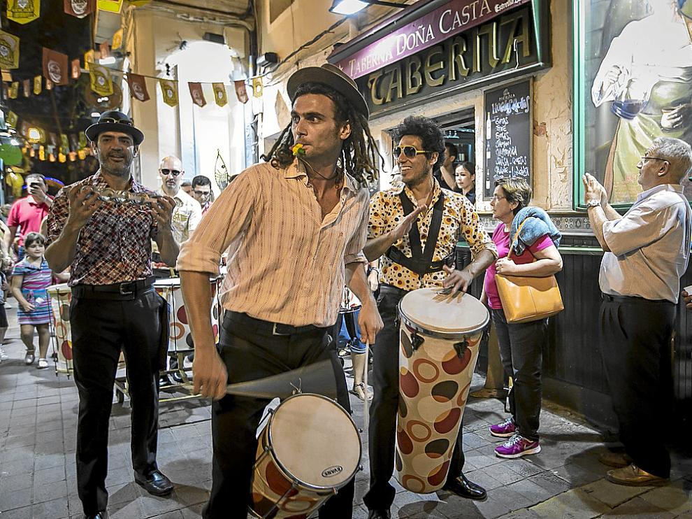 Los tambores dieron inicio a las fiestas del popular barrio zaragozano.