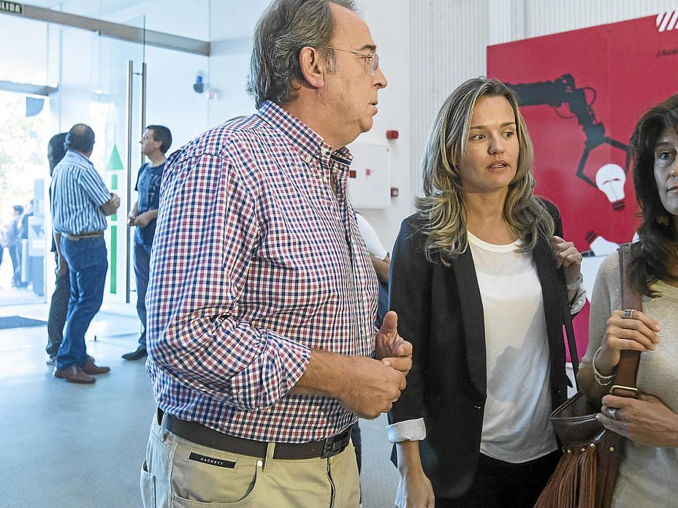 Pérez Anadón, Pilar Alegría y Carmen Dueso, el viernes, antes de la asamblea abierta de Pedro Sánchez en la Azucarera.