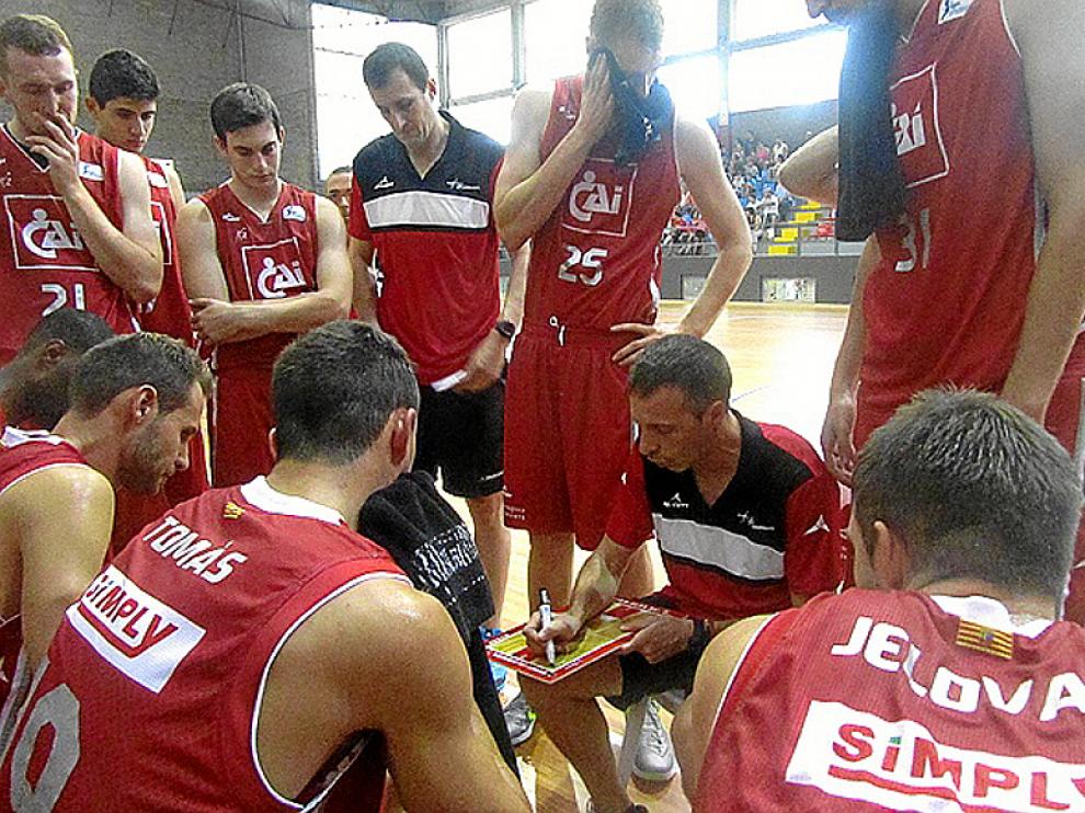 Joaquín Ruiz dibuja una jugada.