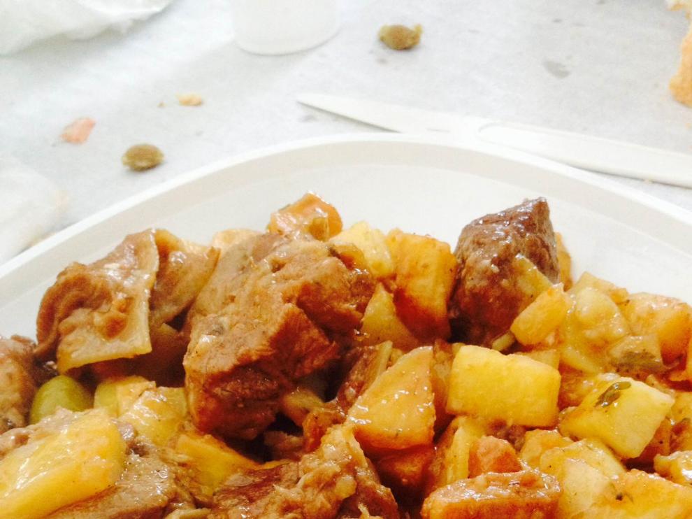 Ternasco guisado con aceitunas y brandy