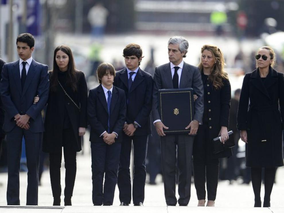 La familia de Adolfo Suárez el día de su fallecimiento. Su nieta Alejandra aparece a la izquierda