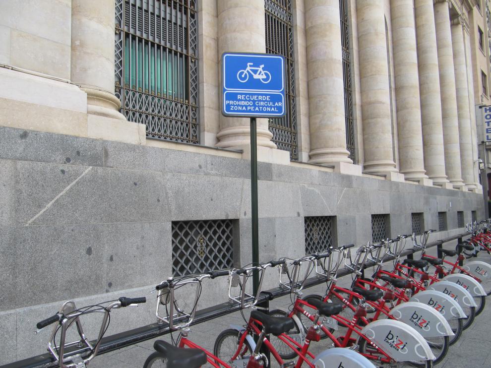 Nueva señal en la estación de Bizi de la plaza de España