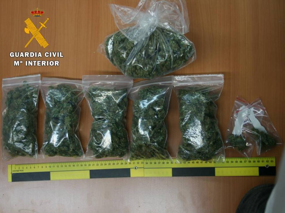 La droga, en diferentes bolsas.